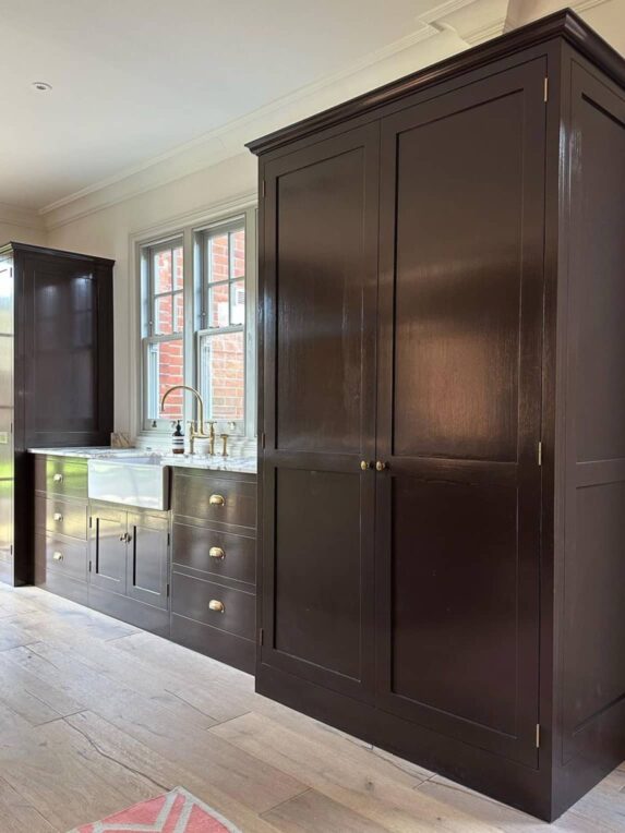 Brushed gloss brown kitchen cabinetry